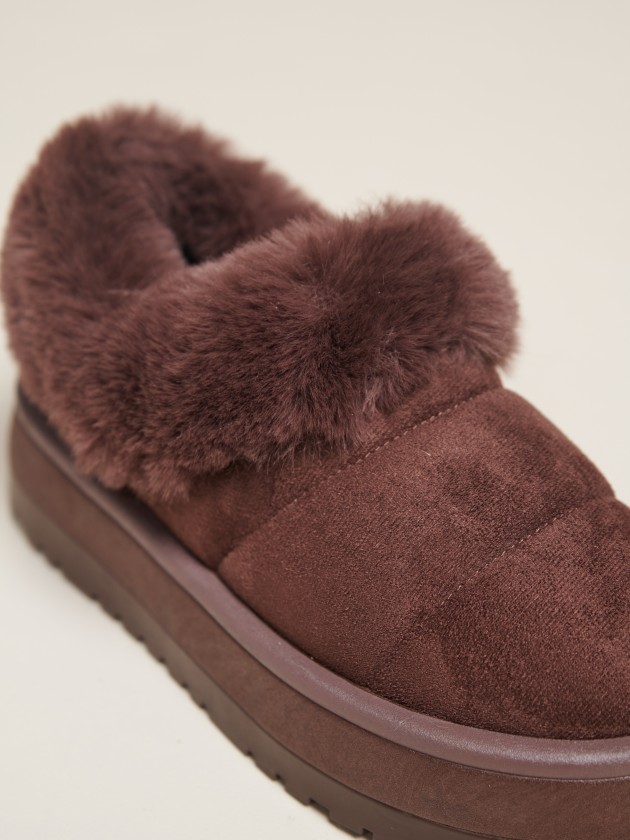 Platform boots with fur