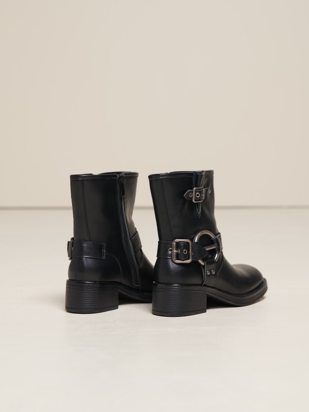 Botas pu com fivela