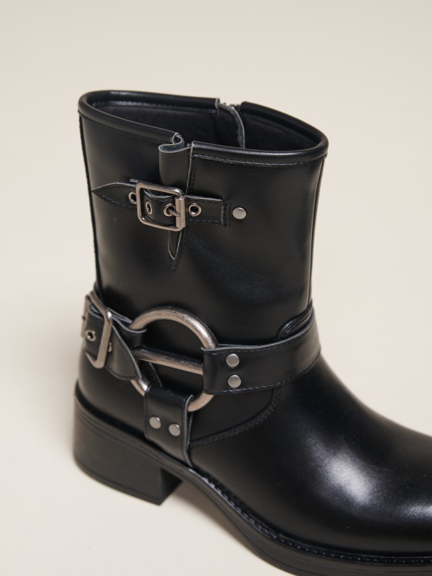 Botas pu com fivela