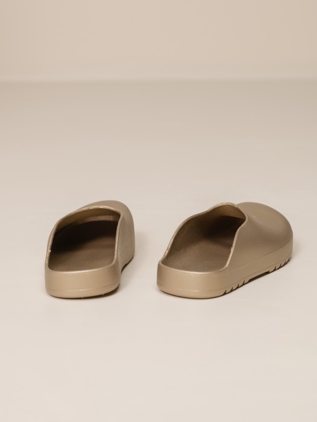 Metallic clog sandals