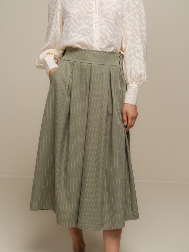 Midi skirt with diplomatic stripe pleats