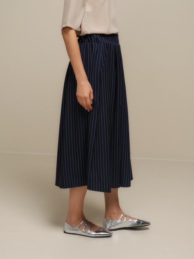 Midi skirt with diplomatic stripe pleats