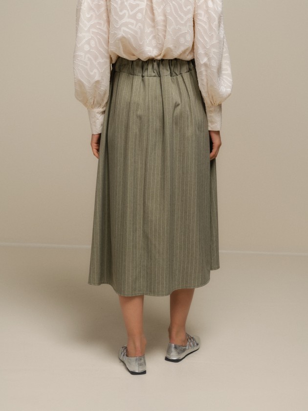 Midi skirt with diplomatic stripe pleats