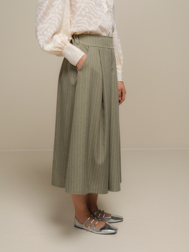 Midi skirt with diplomatic stripe pleats