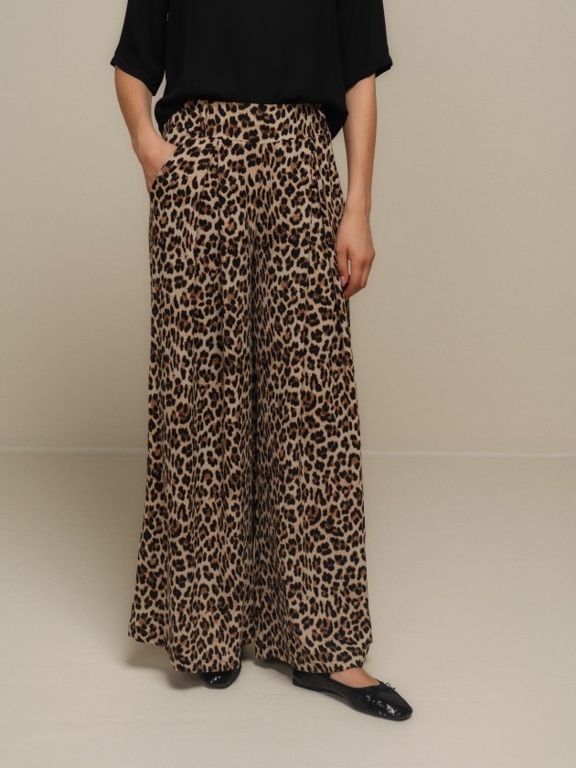 Animal print fluid pants