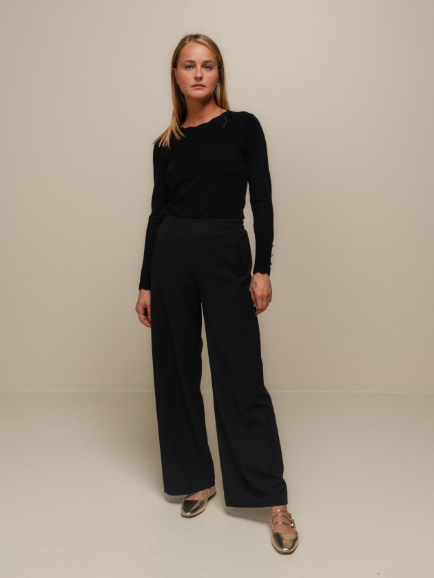 Wide pants with elastic waist