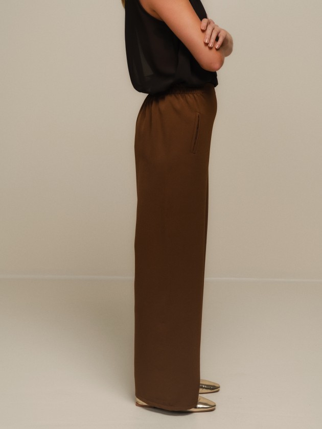 Wide pants with elastic waist