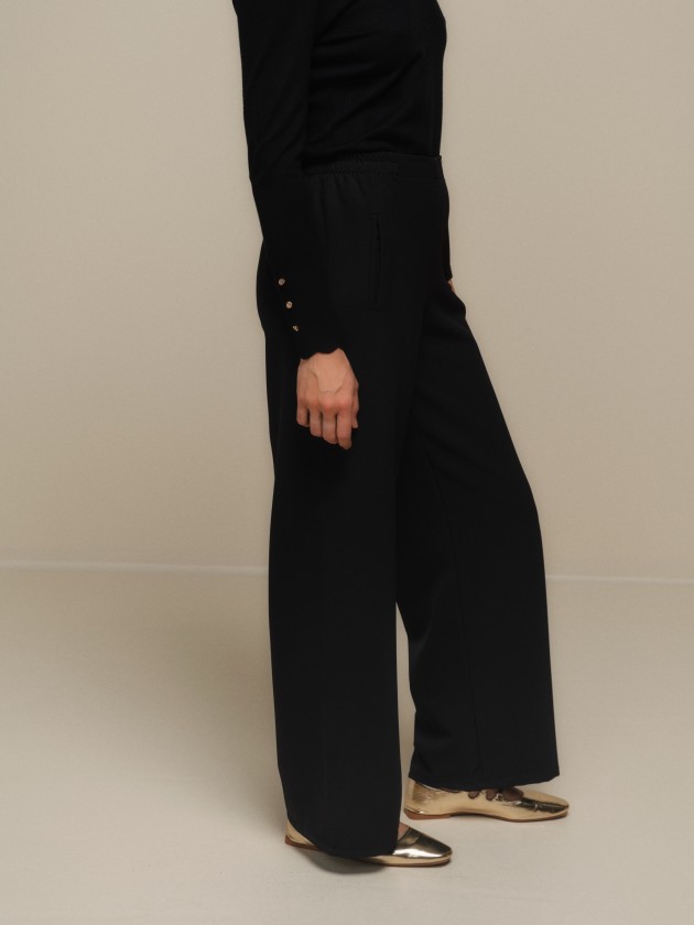 Wide pants with elastic waist