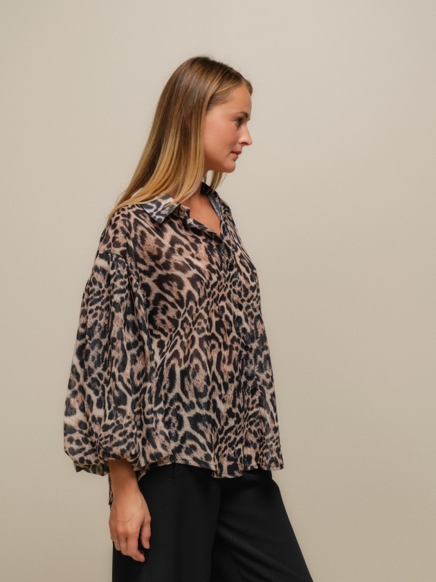 Oversize shirt with animal print