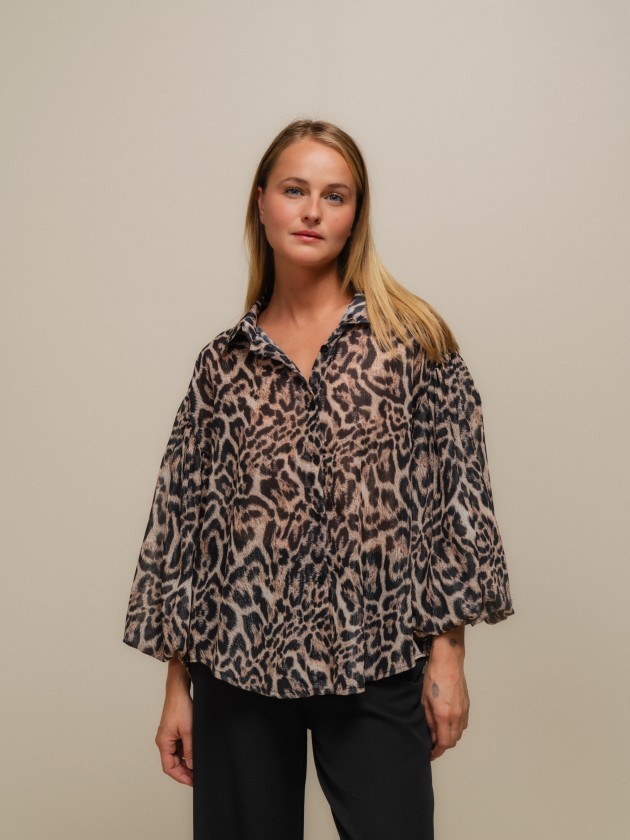 Camisa oversize com estampado animal