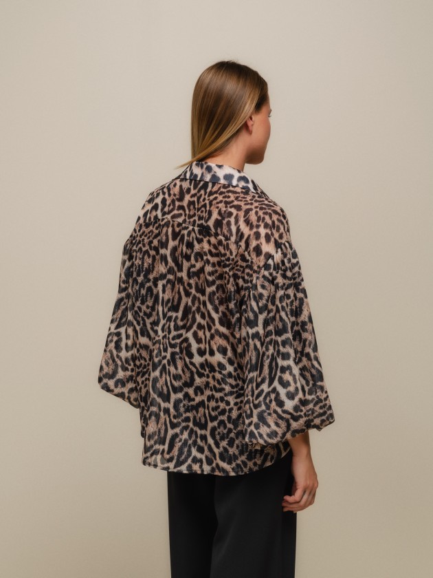 Camisa oversize com estampado animal