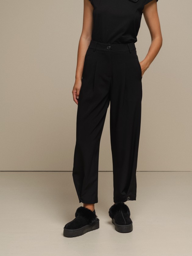 Trousers with button closure