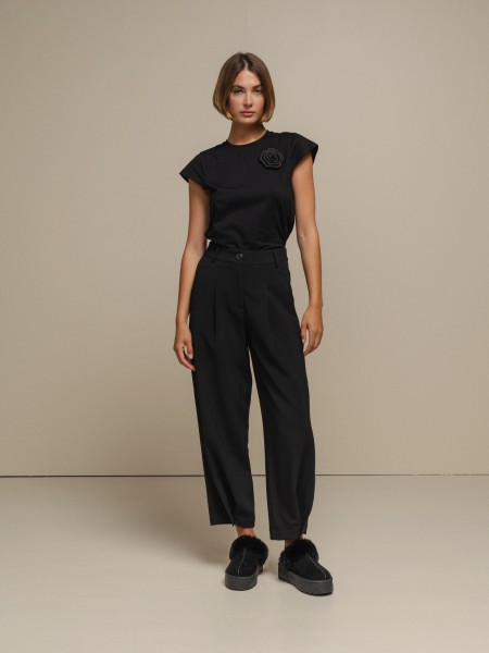 Trousers with button closure