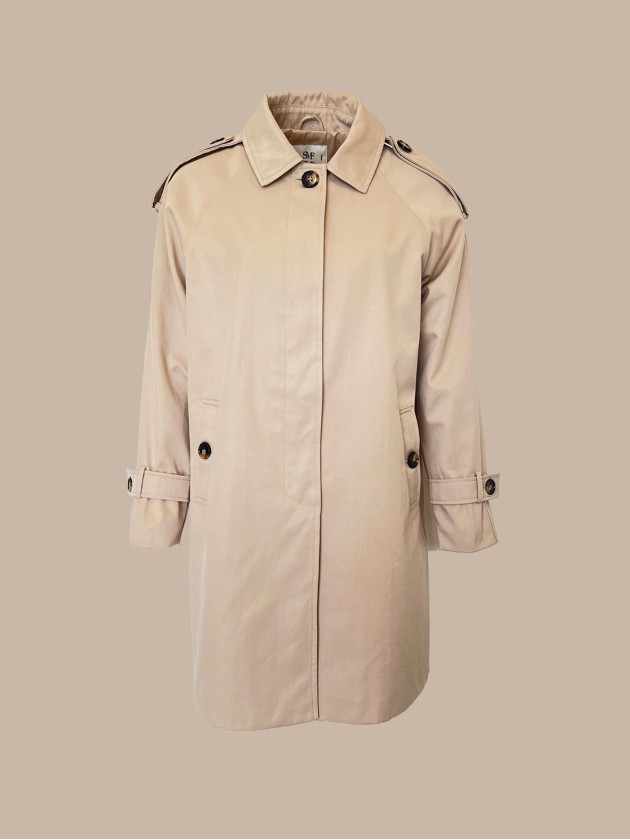 Trench coat with tortoiseshell buttons