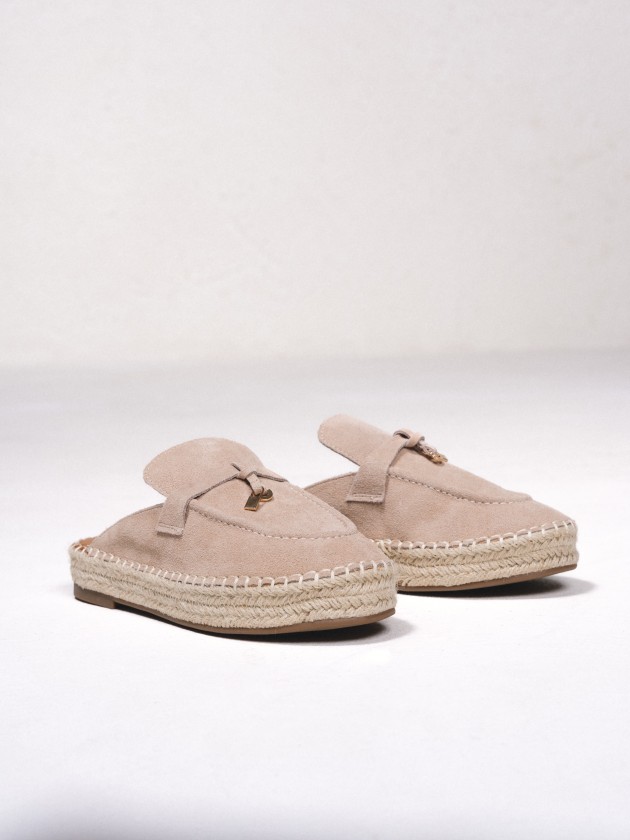 Sandals with rope sole