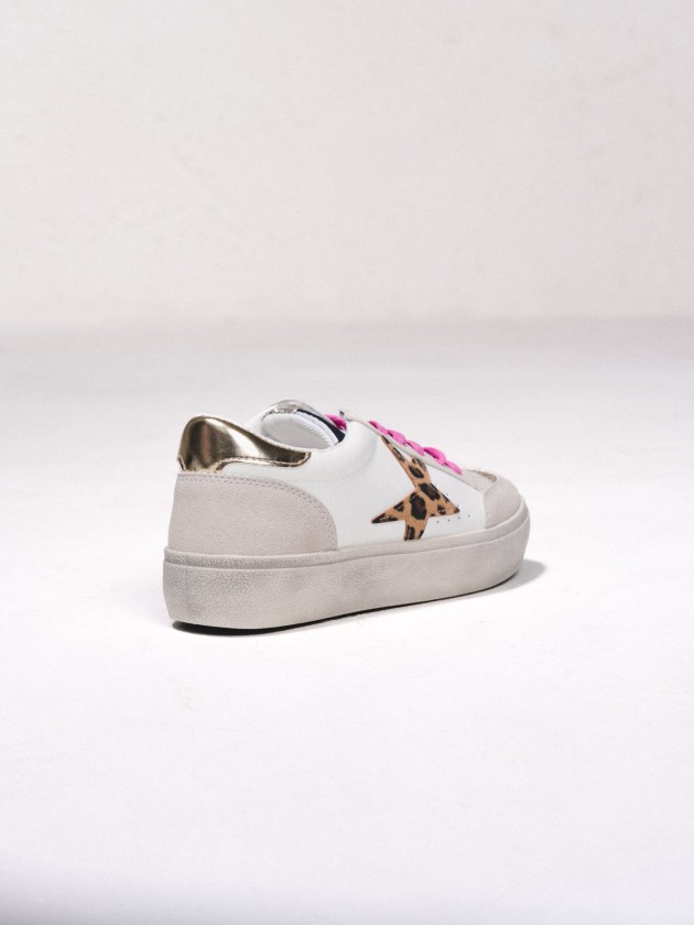 Sapatilhas com pormenores em estampado e brilhantes