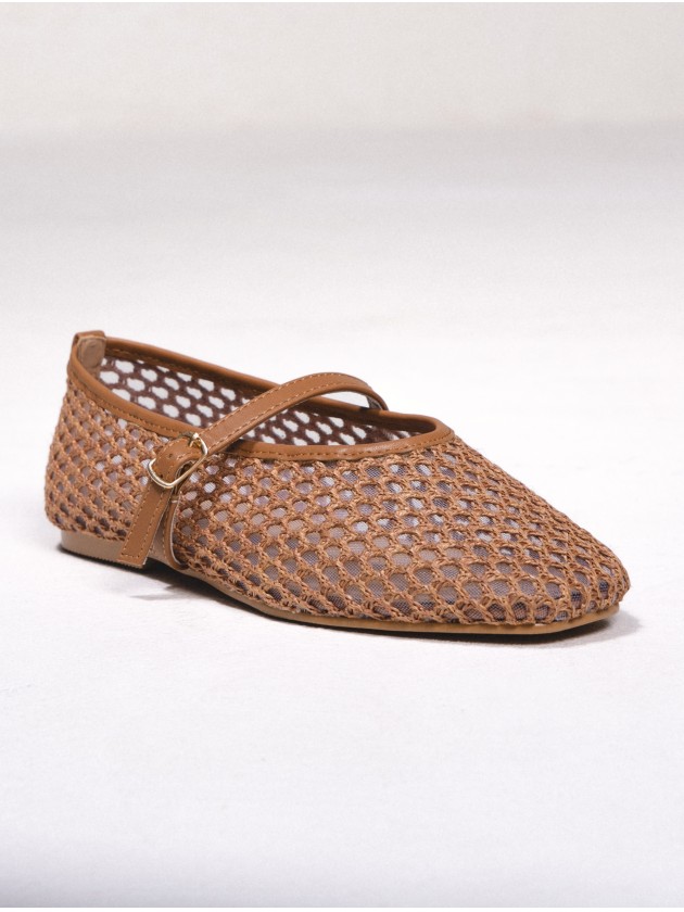 Chaussures plates au crochet