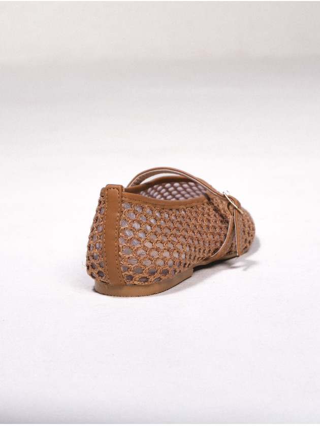 Chaussures plates au crochet