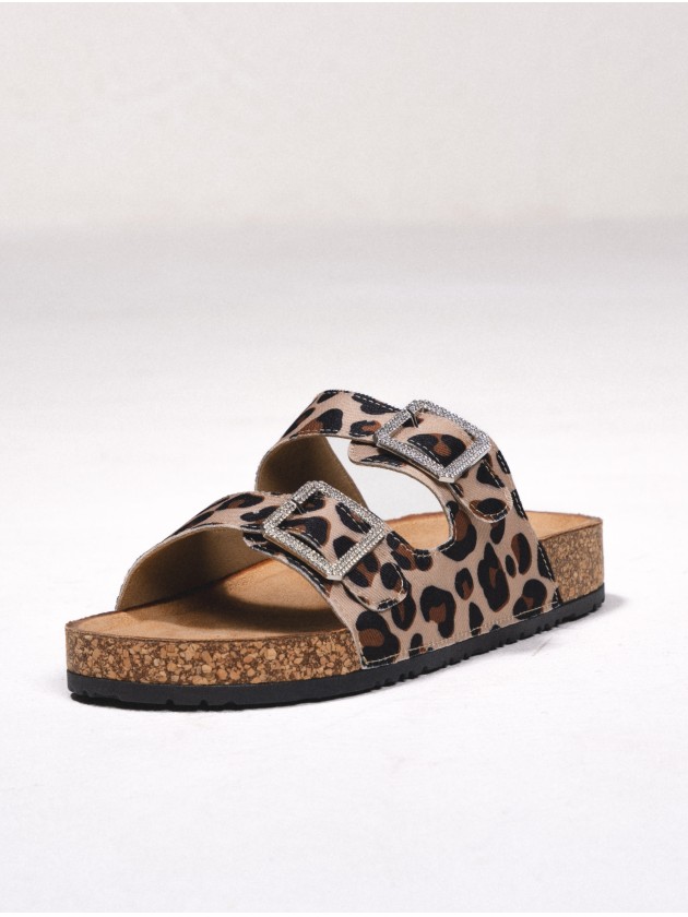 Sandlias com fivelas e estampado leopardo