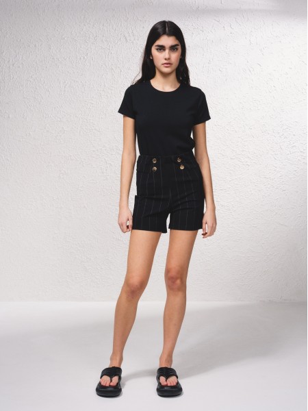Short avec boutons dors