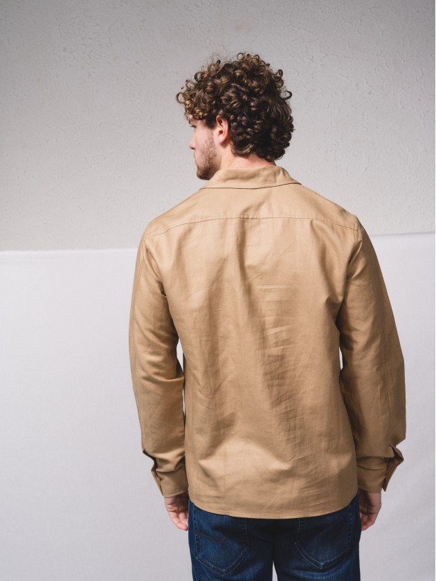 Camisa em mistura linho com bolsos