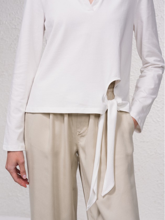 Polo sweater with bow