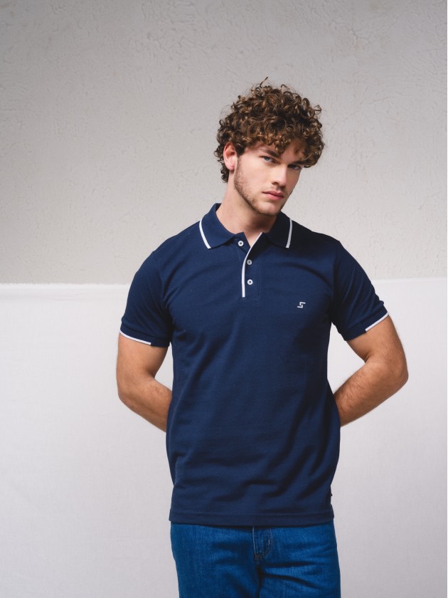 Polo pique com bordado