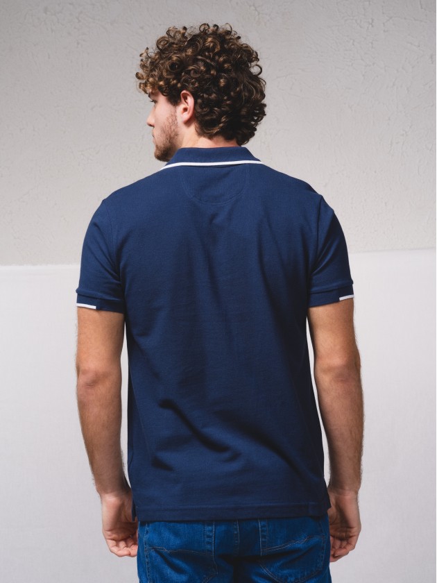 Polo pique com bordado