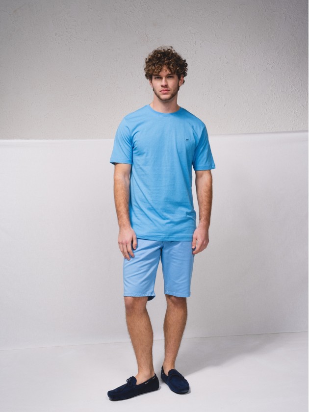 T-shirt bsica com bordado