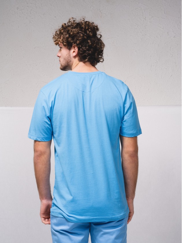 T-shirt bsica com bordado