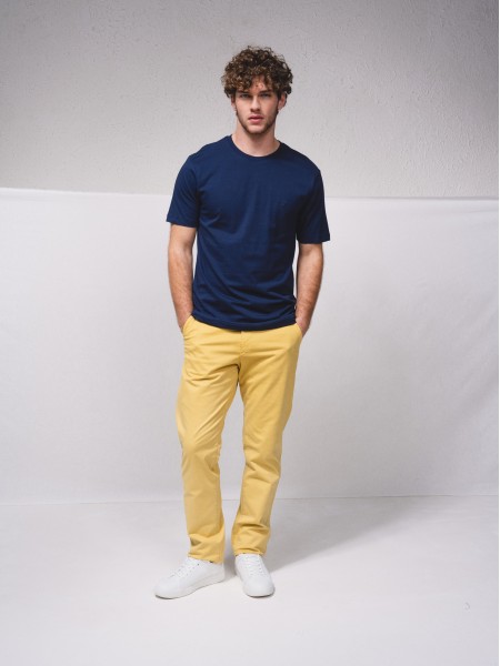 T-shirt bsica com bordado