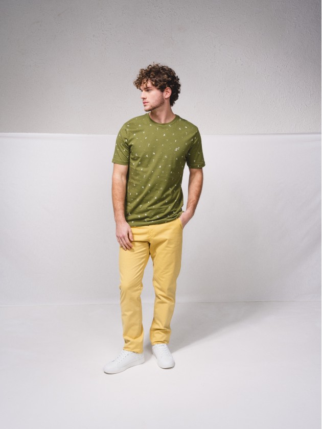 T-shirt estampada com bordado