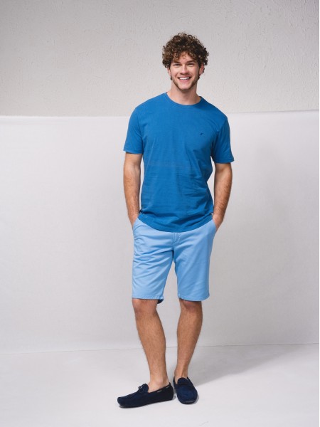 T-shirt com estampado e bordado