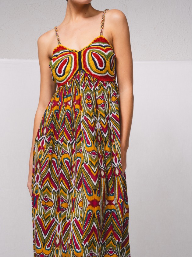 Vestido estampado com croch