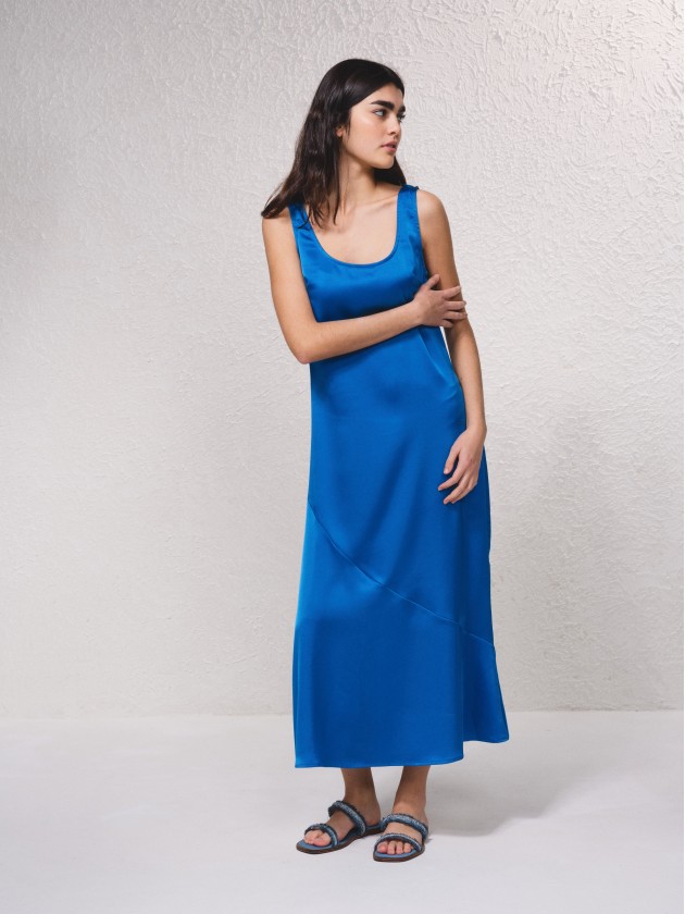 Vestido de alas acetinado