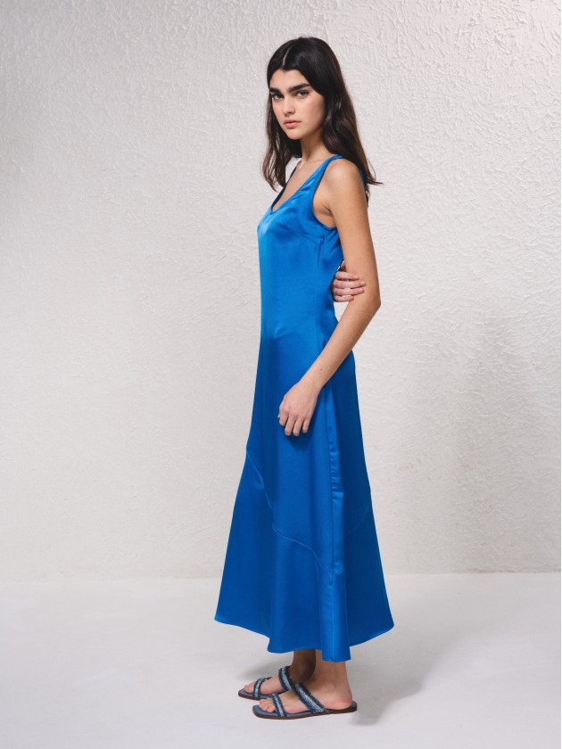 Vestido de alas acetinado