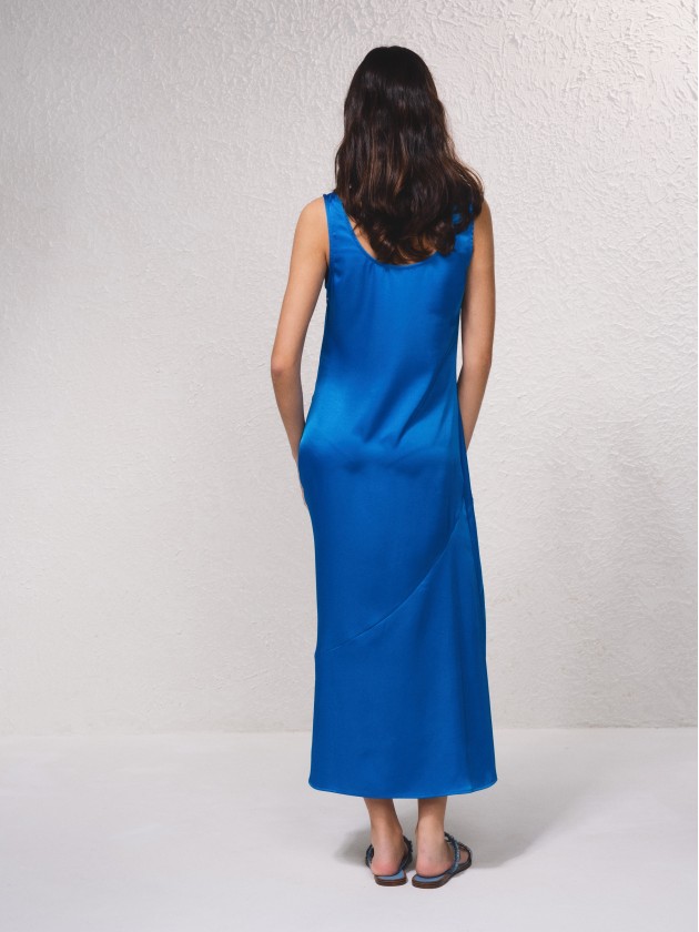 Vestido de alas acetinado