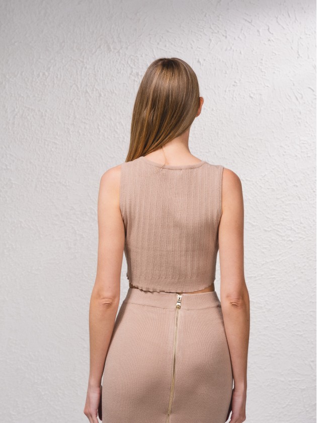 Top court en maille avec boutons