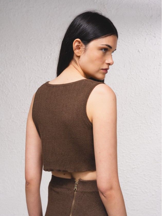 Top court en maille avec boutons