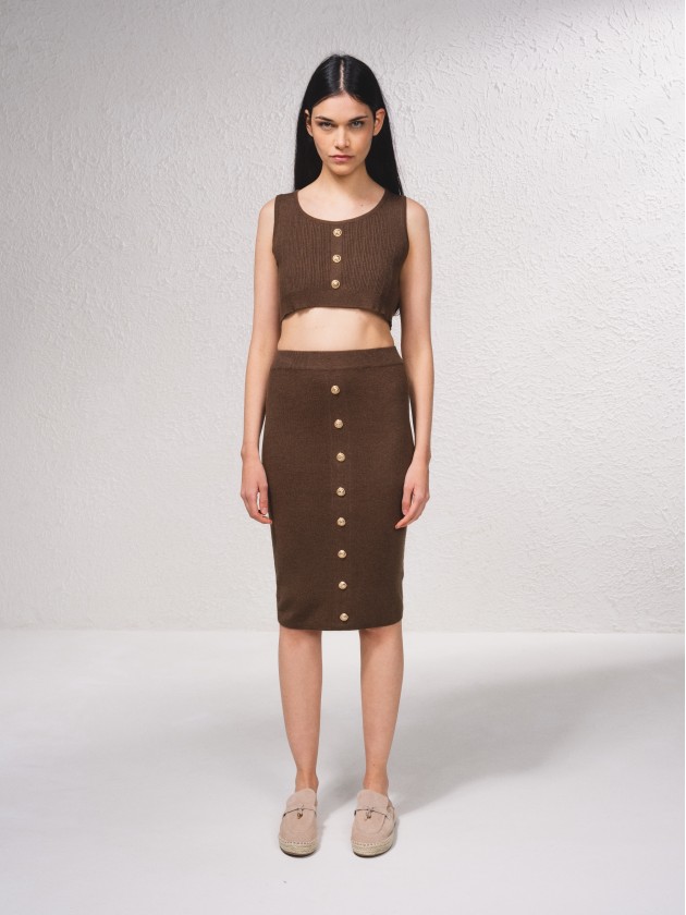 Top court en maille avec boutons