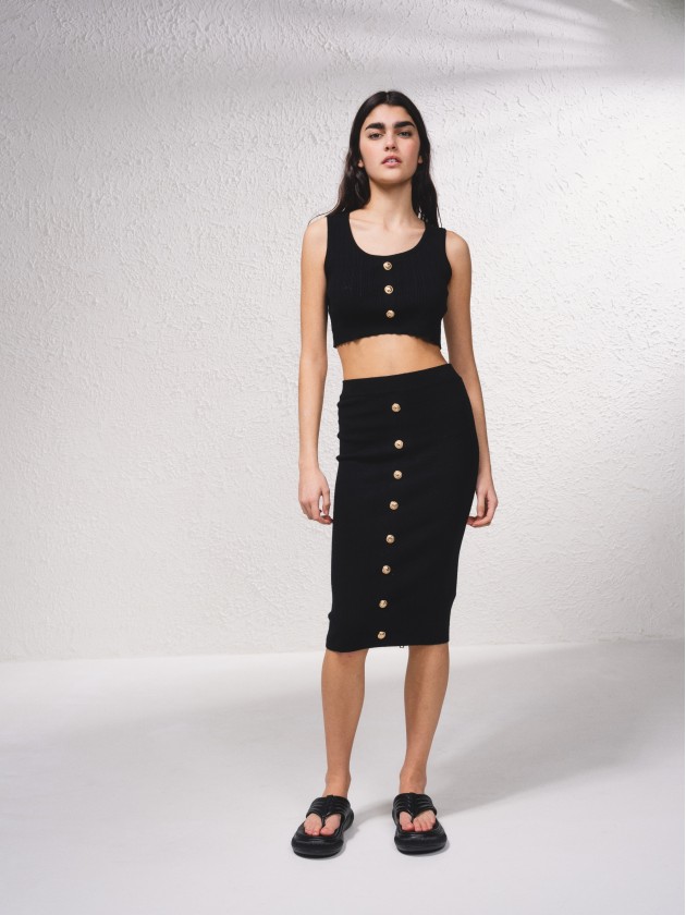 Top court en maille avec boutons