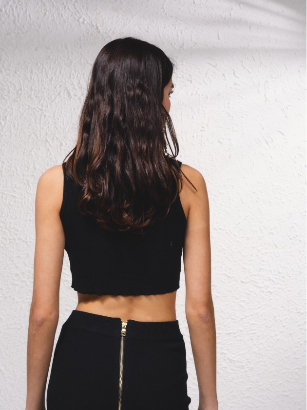 Top court en maille avec boutons