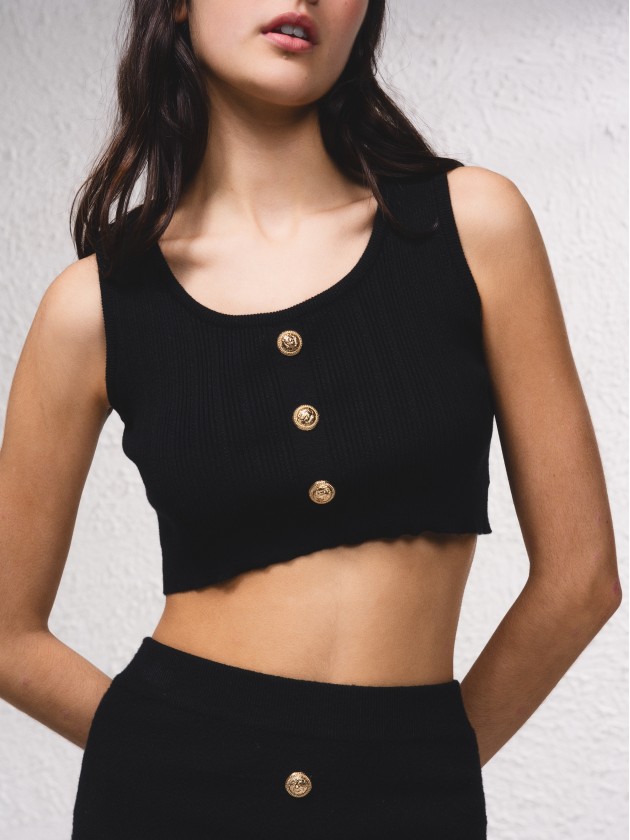 Top court en maille avec boutons