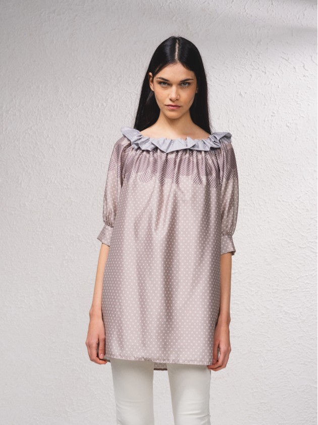 Blusa comprida bolinhas