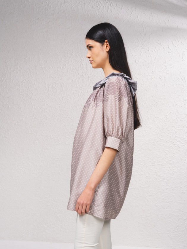 Blusa comprida bolinhas