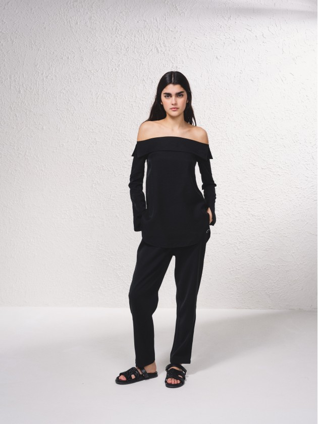 Tunic with open shoulders