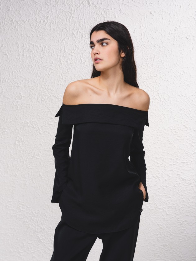 Tunic with open shoulders