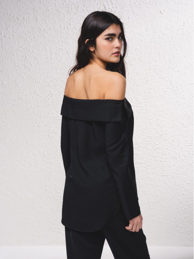 Tunic with open shoulders