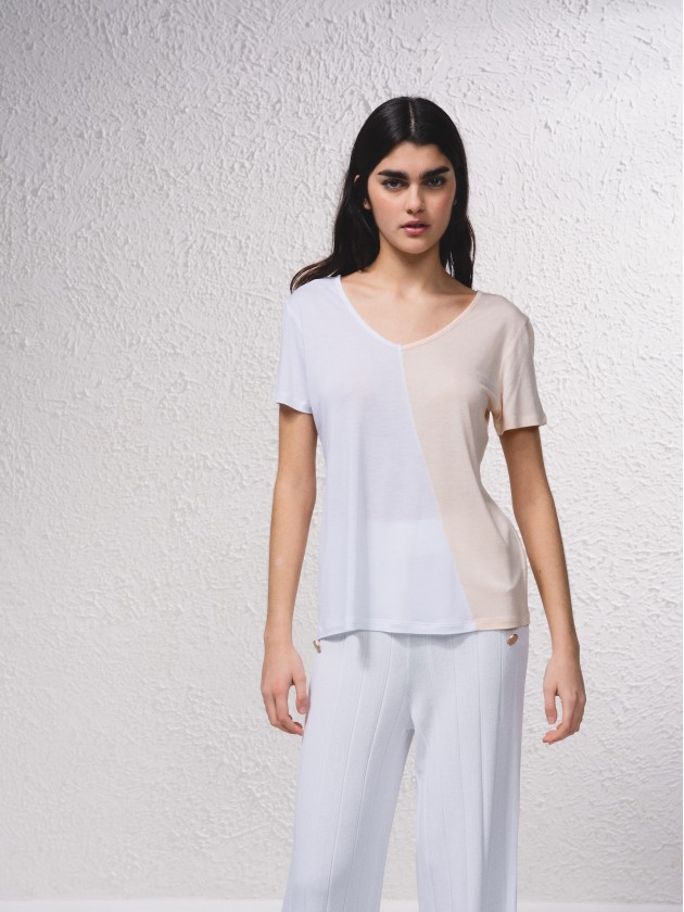 T-shirt bsica decote em v