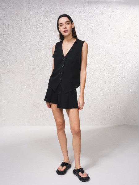 Vest with buttons